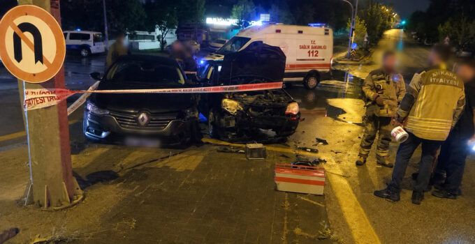 BATIKENT’TE KAVŞAKTA KAZA: 2 YARALI