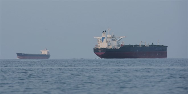 ABD ordusu, İran bayraklı petrol tankerine ateş açtı