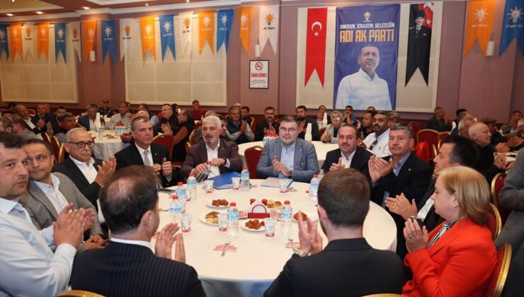 AK Parti İzmir İl Başkanlığı’nca "Bölgesel Mahalle Başkanları Toplantısı" yapıldı