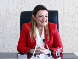 Antalya’da yolsuzluk soruşturmasında Büyükşehir Belediyesi Genel Sekreteri Cansel Tuncer tutuklandı