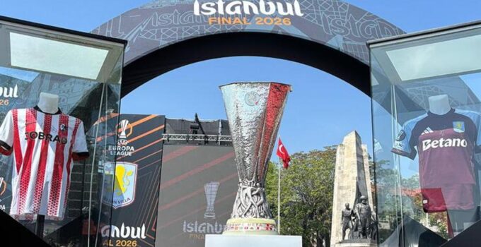 Avrupa Ligi kupasını Beşiktaş Meydanı’na İlhan Mansız getirdi
