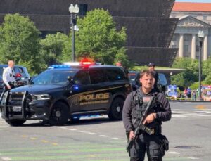 Beyaz Saray’da hareketli saatler! Silahlı şüpheli polis tarafından vuruldu