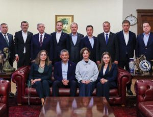 CHP’li büyükşehir belediye başkanları 45 gün içinde olağanüstü Kurultay istedi