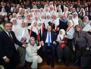 Çiftçiler Günü’nde renkli buluşma: Cumhurbaşkanı Erdoğan kadın üreticilerle bir araya geldi