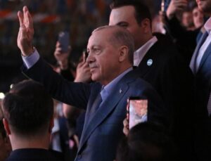 Cumhurbaşkanı Erdoğan’dan gençlere: Sizi kirli emelleri için kullanmak isteyenlere müsaade etmeyin