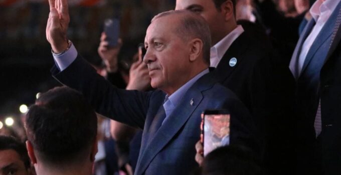 Cumhurbaşkanı Erdoğan’dan gençlere: Sizi kirli emelleri için kullanmak isteyenlere müsaade etmeyin