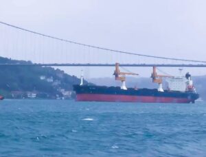 Drone saldırısına uğrayan gemi İstanbul Boğazı’nı kapattı