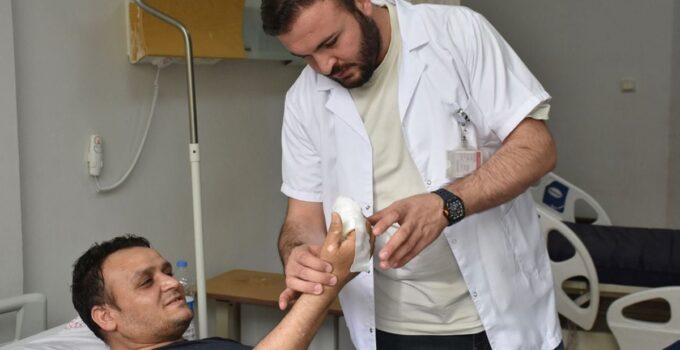 Enfeksiyon kapan parmağı kasığına dikilerek kesilmekten kurtarıldı