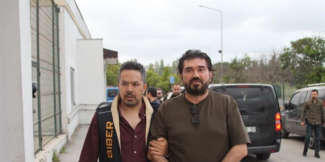 Gözaltına alınan Rasim Ozan Kütahyalı Adana'ya getirildi