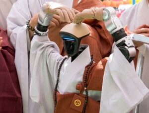 Güney Kore’de insansı robot Budist oldu, "enerji tasarrufu" yemini etti
