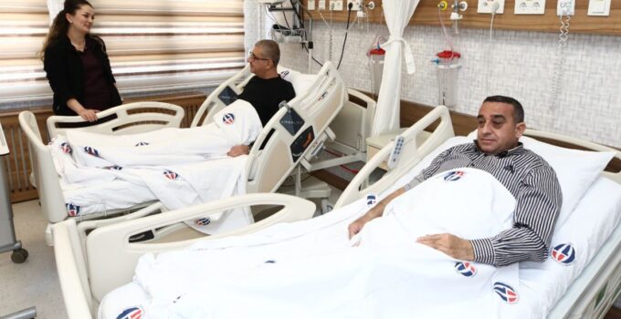 Hasta, doktoruna böbreğini verdi