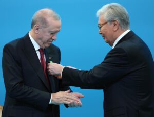 Hoca Ahmet Yesevi Nişanı ilk kez Cumhurbaşkanı Erdoğan’a takdim edildi