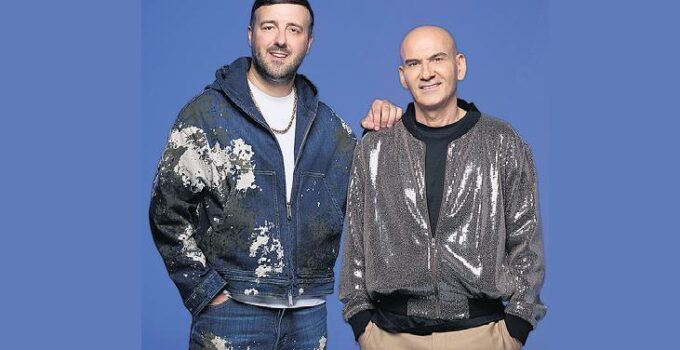 İlk albümü kuzenine yaptı