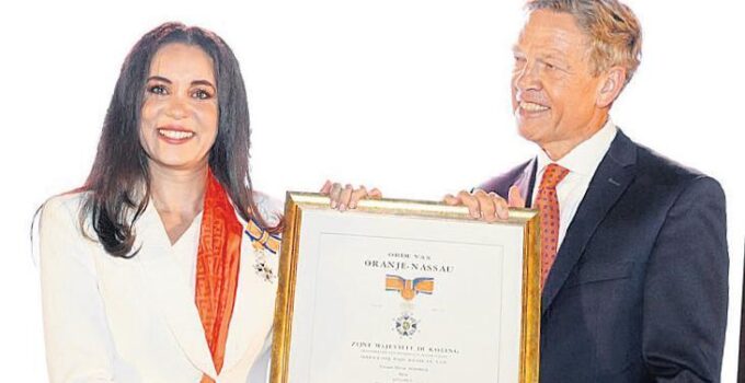 Kraliyet Nişanı takdim edildi