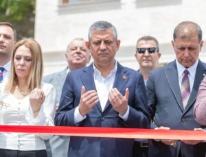 Özgür Özel’den İzmir’de 3 açılış: Söz verdiğimiz gibi camimizi hizmete sunduk