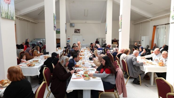 Pursaklar’da huzurevi sakinleri ve şehit anneleri ziyaret edildi