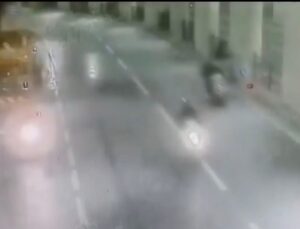 Taksim’de motosikletiyle duvara çarpan Ömer’in hayatını kaybettiği kaza kamerada