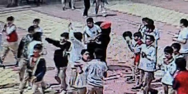 Teneffüste fenalaşan öğrenciye öğretmenden hayat kurtaran müdahale