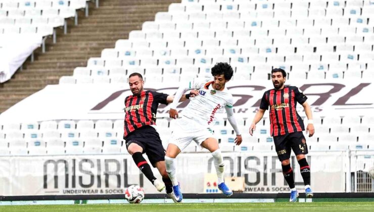 Trendyol Süper Lig: Fatih Karagümrük: 0 Corendon Alanyaspor: 1 (İlk yarı)