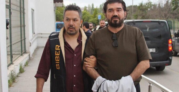 Ünlü hukukçudan Rasim Ozan Kütahyalı’nın gözaltı sürecine sert tepki