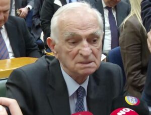 16 yıl sonra bir ilk! CHP Grup Toplantısı’na katılan Önder Sav, Kılıçdaroğlu’na tepki gösterdi
