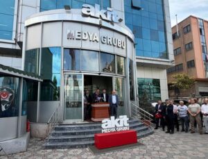 Ankara’da Akit TV ekibine yönelik saldırı İstanbul’da protesto edildi