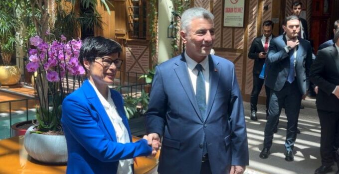 Bakan Bolat AB Genişleme Komiseri Marta Kos ile görüştü