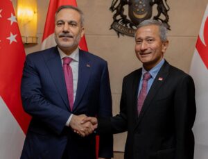 Bakan Fidan’dan Singapur’a ilk resmi ziyaret! Başbakan Wong ile bir araya geldi