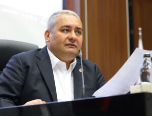 CHP’den istifa etmişti! Mesut Özarslan, CHP’nin yeni MYK üyelerine tebrik çiçeği gönderdi