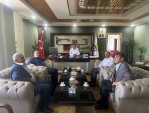 Siirt İl Genel Meclisi Başkanı Hasan Carlık’a Tevfik Cengiz ve Muhtarlardan Anlamlı Ziyaret