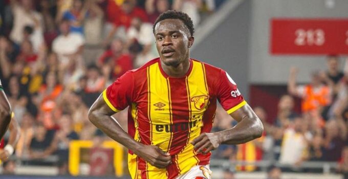 Dennis’e Premier Lig’den talip çıktı