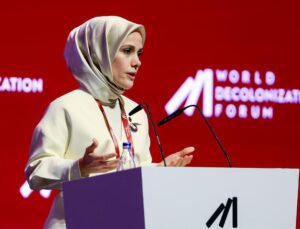 Esra Albayrak: Dekolonizasyon, Batı’ya "Efendilik kompleksinden" arınması için bir davettir
