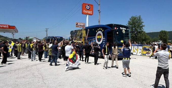 Fenerbahçe’ye Düzce’de coşkulu karşılama