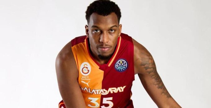 Galatasaray’da üç ayrılık resmen açıklandı