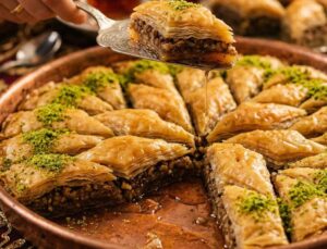 İstanbul Havalimanı’nda dilimi 8 Euro’dan satılan baklava yolcuları şoke etti