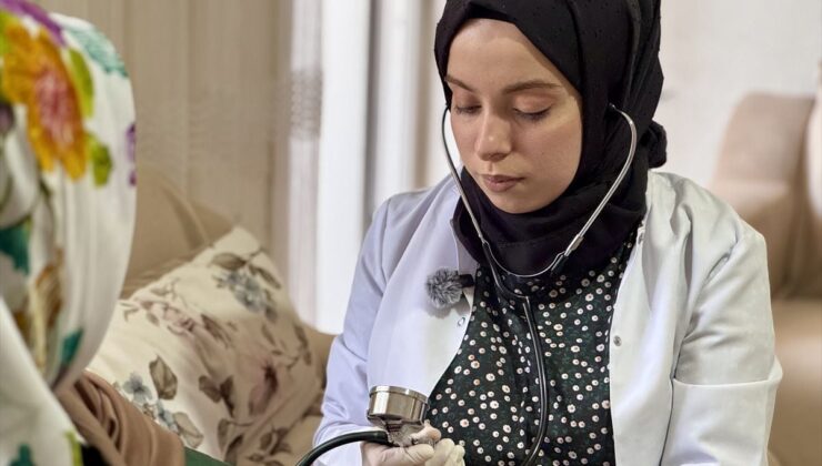 Karnındaki bebeğiyle sağlıklı doğum için anne adaylarını takip ediyor