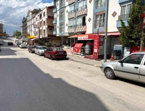 Kontrolden çıkan kamyoneti içine atlayarak durdurmayı başaran fırıncı facianın önüne geçti