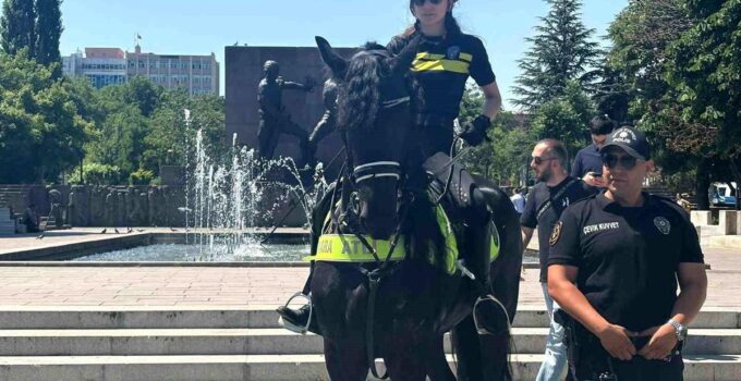NATO Zirvesi öncesi başkentte atlı polislerin mesaisi sürüyor