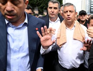 Özgür Özel’in CHP Genel Merkez’deki arbedeyle ilgili ilk kez açıkladığı detay: Bellerinde kasaturalarla geldiler