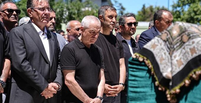 Rıza Çalımbay’ın vefat eden annesinin cenaze namazı kılındı
