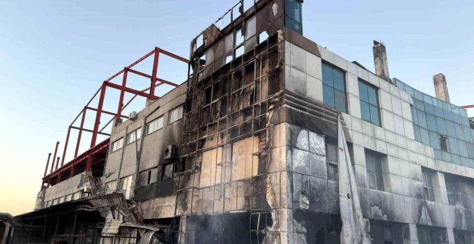 Silivri’de mobilya atölyesinde korkutan yangın