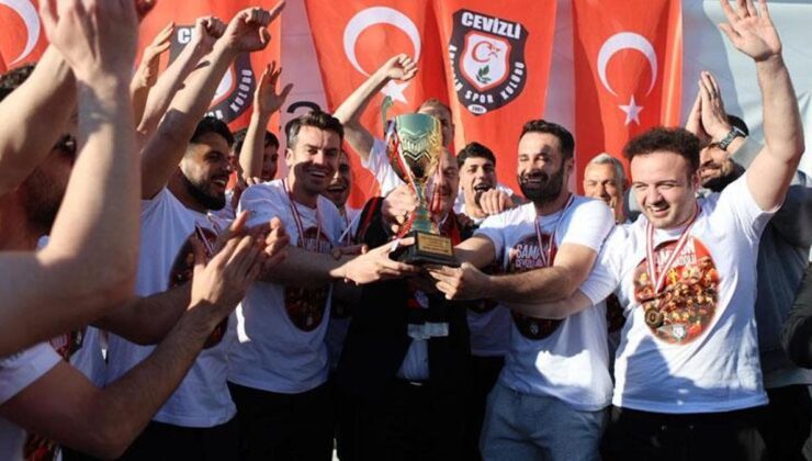 Sosyal sorumluluk projesiyle sahneye çıktılar! Cevizli Anadoluspor tarih yazdı