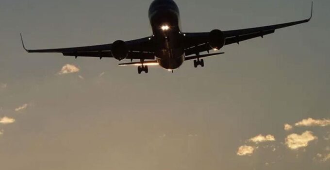 Türk hava sahasında alarm: Kaçırılma kodu veren Varşova-Tel Aviv uçağına F-16’lar eşlik etti
