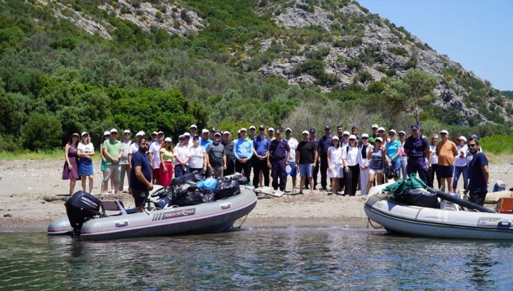 Urla’daki koylar gönüllülerce temizlendi