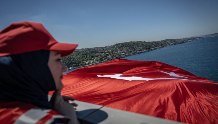 15 Temmuz’un 10. yılında köprülere dev Türk bayrağı
