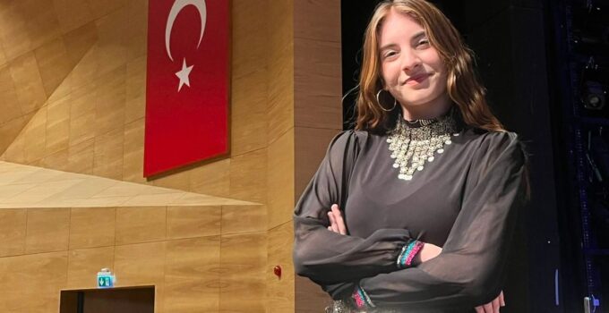 17 yaşındaki Lara, İngiltere’deki 5 müzik okulundan kabul aldı