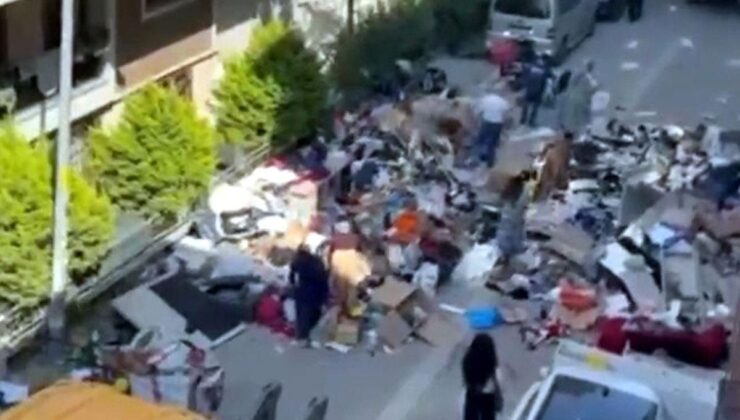 7 aydır kira alamayan ev sahibi, çilingirle girdiği dairedeki eşyaları sokağa attı