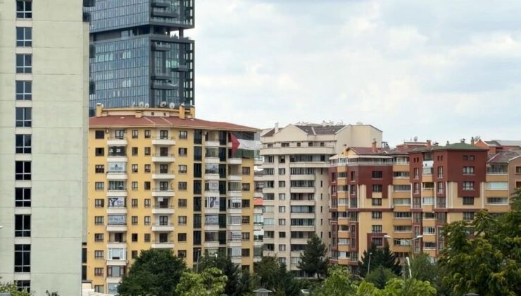 ABD Başkanı Trump’ın kalacağı otelin karşısına Filistin bayrağı asıldı
