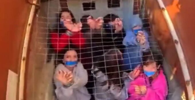 ABD’de korku filmi gibi olay: 16 kardeşi 13 metrekarelik odada yıllarca hapsettiler