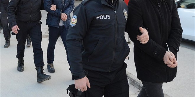 Adana'da dolandırıcılık operasyonunda yakalanan 4 zanlı tutuklandı